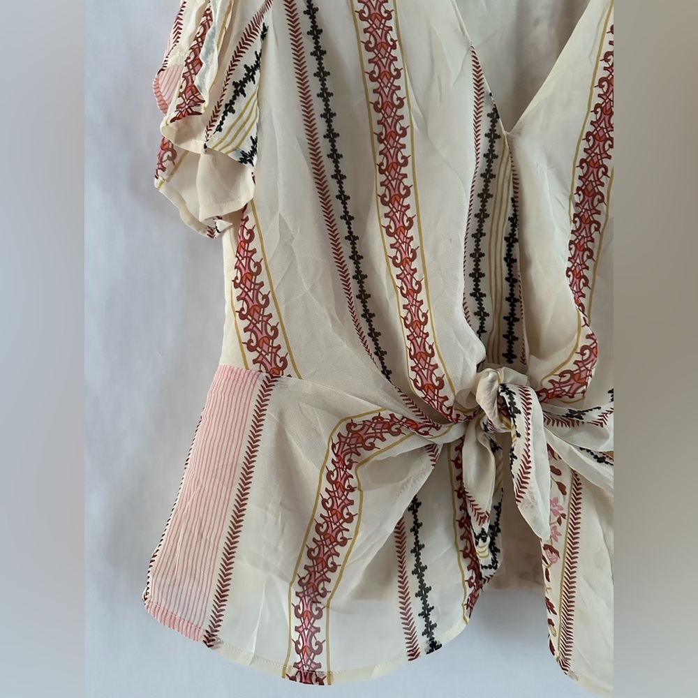 ASTR The Label Cream Boho Pattern Tie Front Cold Shoulder Blouse Size Medium - Picture 4 of 8